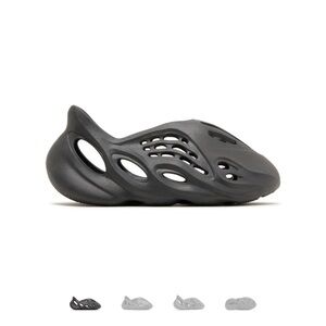 Foam runners Yeezy size 9 black